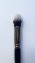 Load image into Gallery viewer, Tapered Concealer Brush
